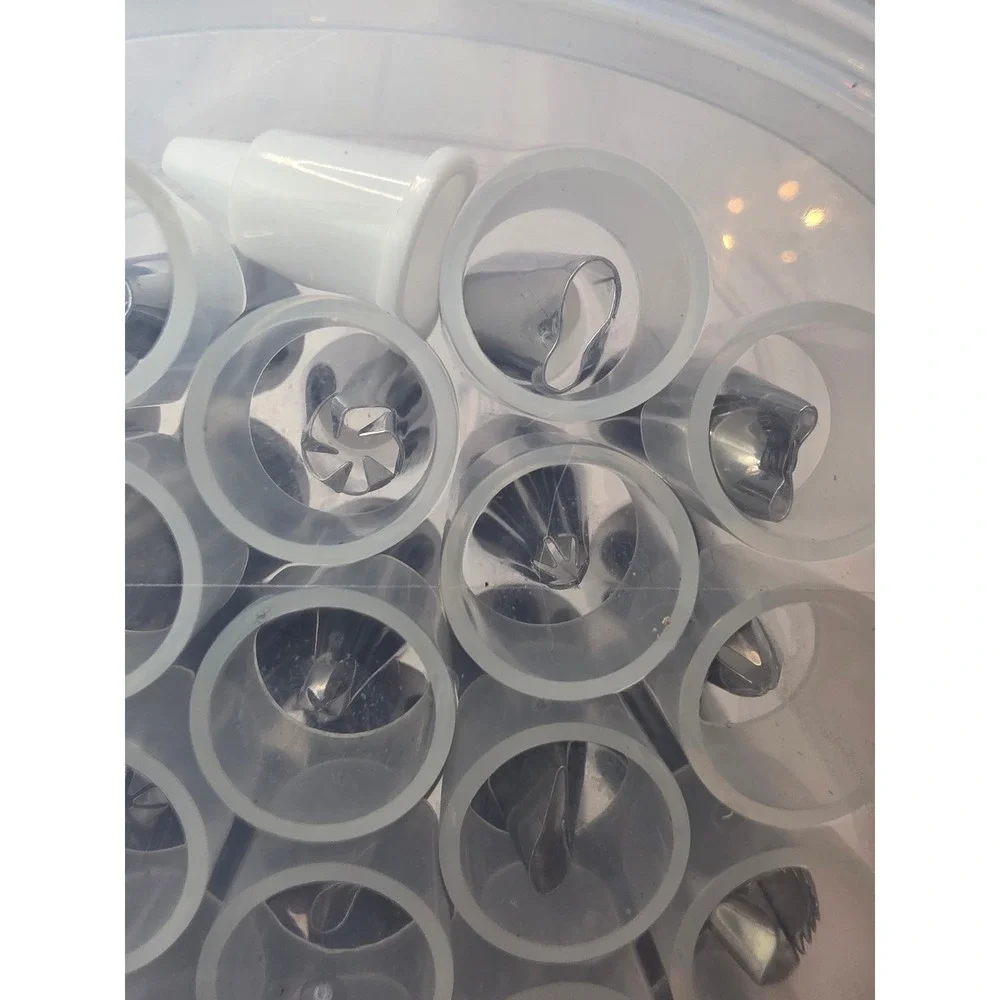 Cake Decorating Set 26 Piping Tips Storage Case and 6 Inch Metal Cooling Rack A2